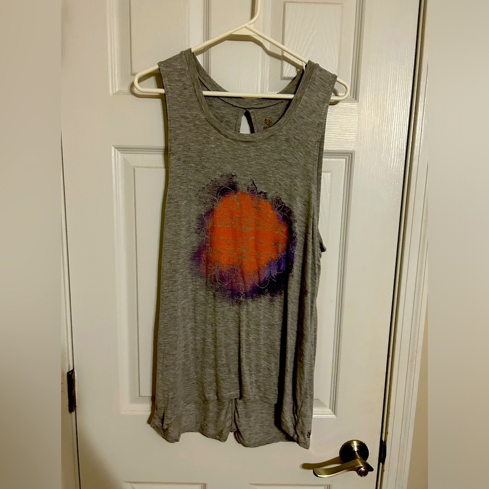 Gaiam workout shirt